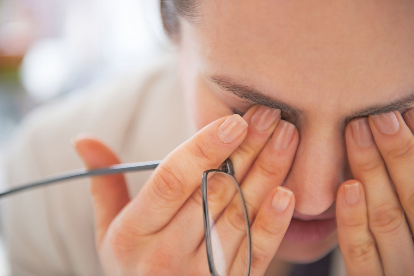 Akių skausmas: priežastys, simptomai ir gydymo būdai