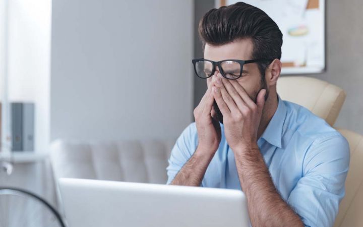 Darbas kompiuteriu: patarimai, padėsiantys sumažinti akių įtampą